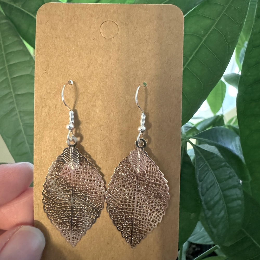 Filigree leaf earrings